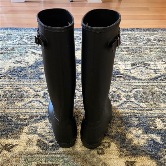 Tall black hunter rain boots - Picture 3 of 5